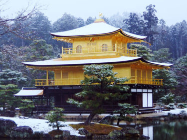 ほんのり雪化粧・冬の金閣寺